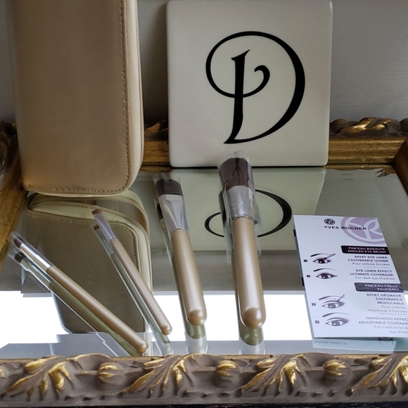 Yves Rocher Makeup Brush 5 Piece Bundle w/ Travel Case NWT - Picture 1 of 7